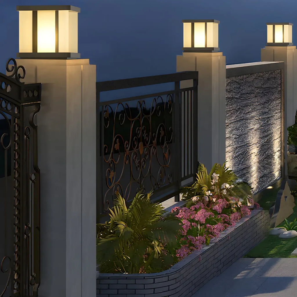 Lampadaires solaires carrés noirs modernes pour l'extérieur