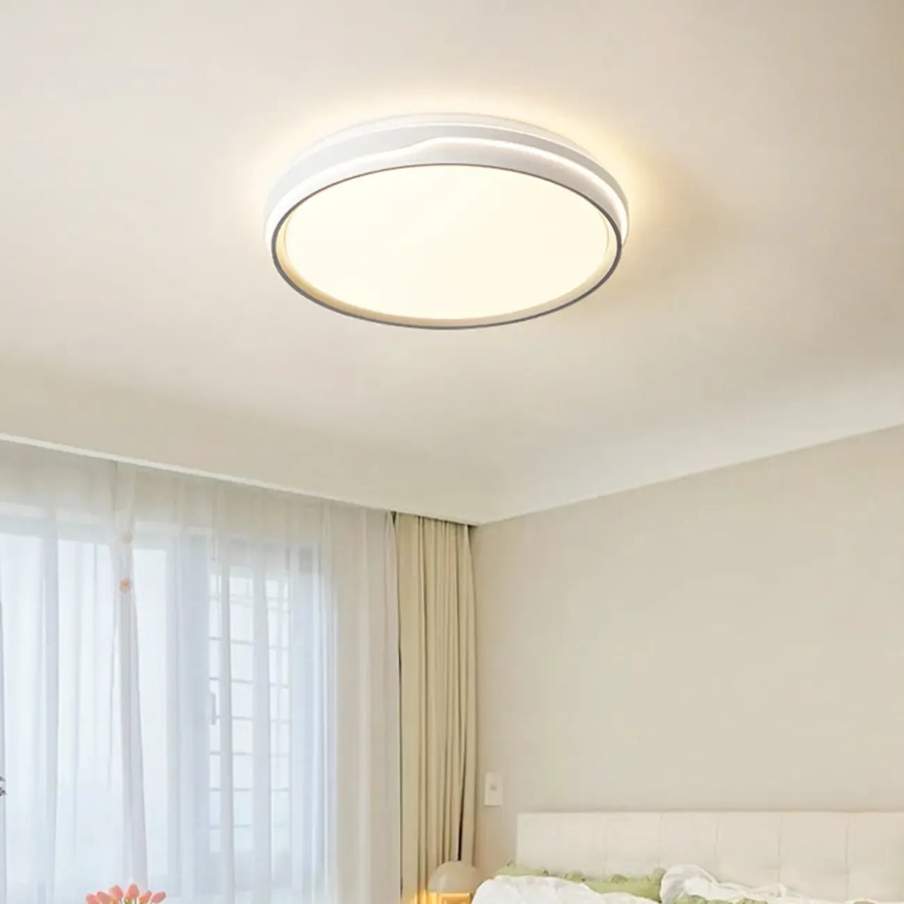 Plafonnier LED encastré à intensité variable avec abat-jour, idéal pour le salon