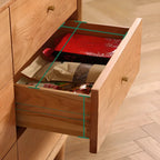 Commode double traditionnelle à 3 niveaux en bois naturel avec poignées dorées