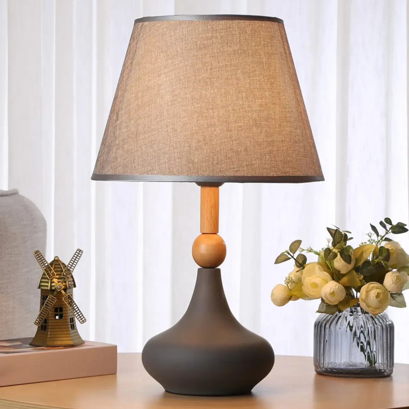 Lampe de table géométrique grise moderne pour salon