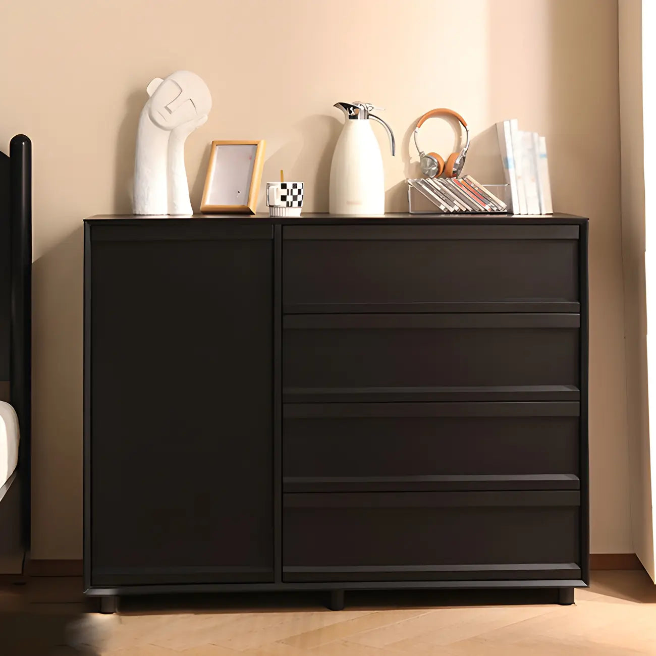 Commode industrielle en bois avec tiroirs et rail en métal lisse
