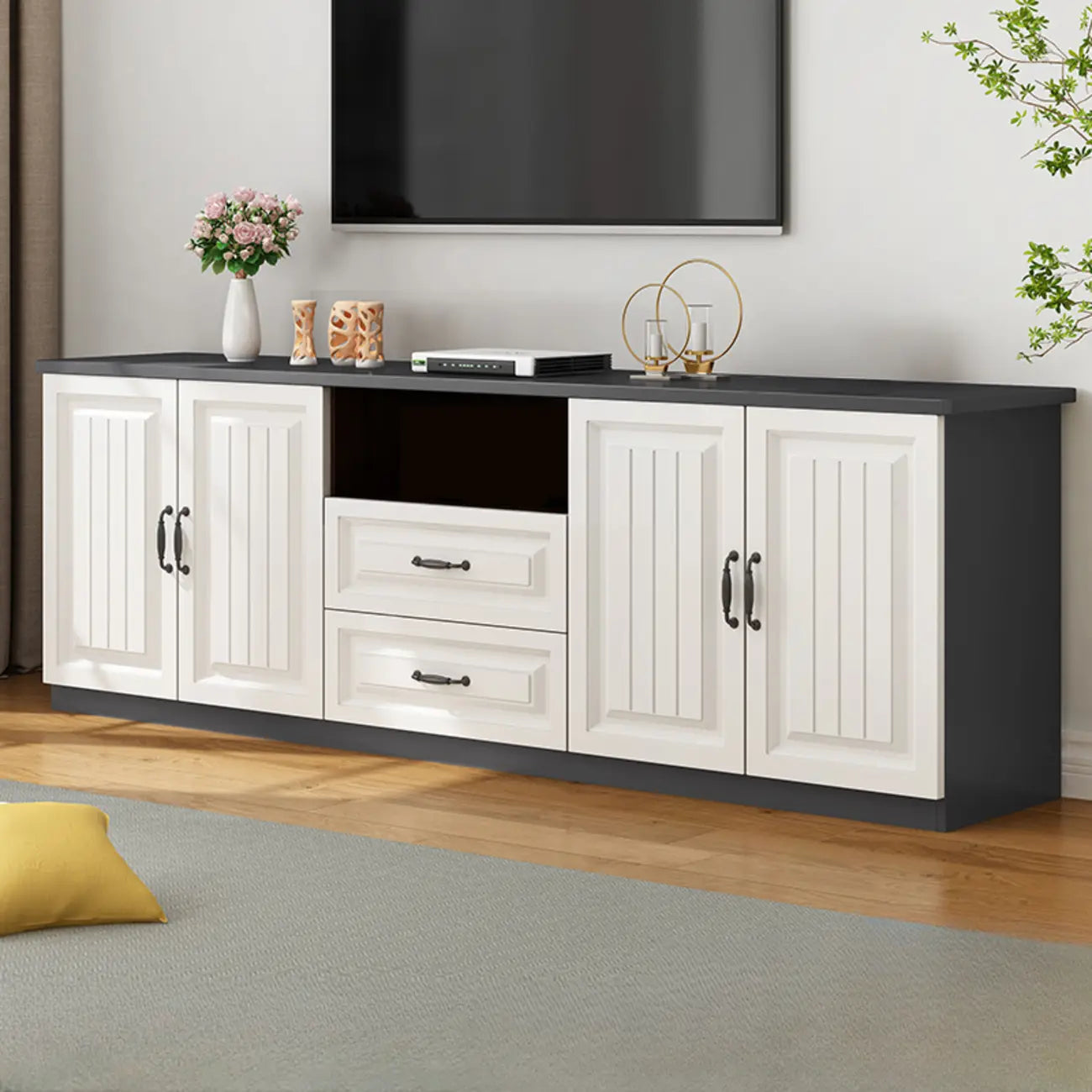 Meuble TV minimaliste en bois avec un grand espace de rangement pour une utilisation à domicile
