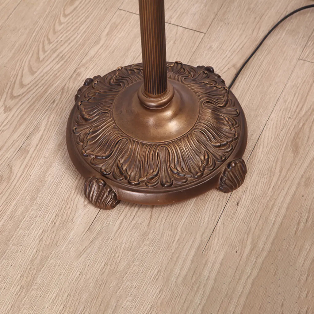 Lampadaire à deux lumières en verre coloré antique avec dôme, idéal pour les intérieurs chaleureux