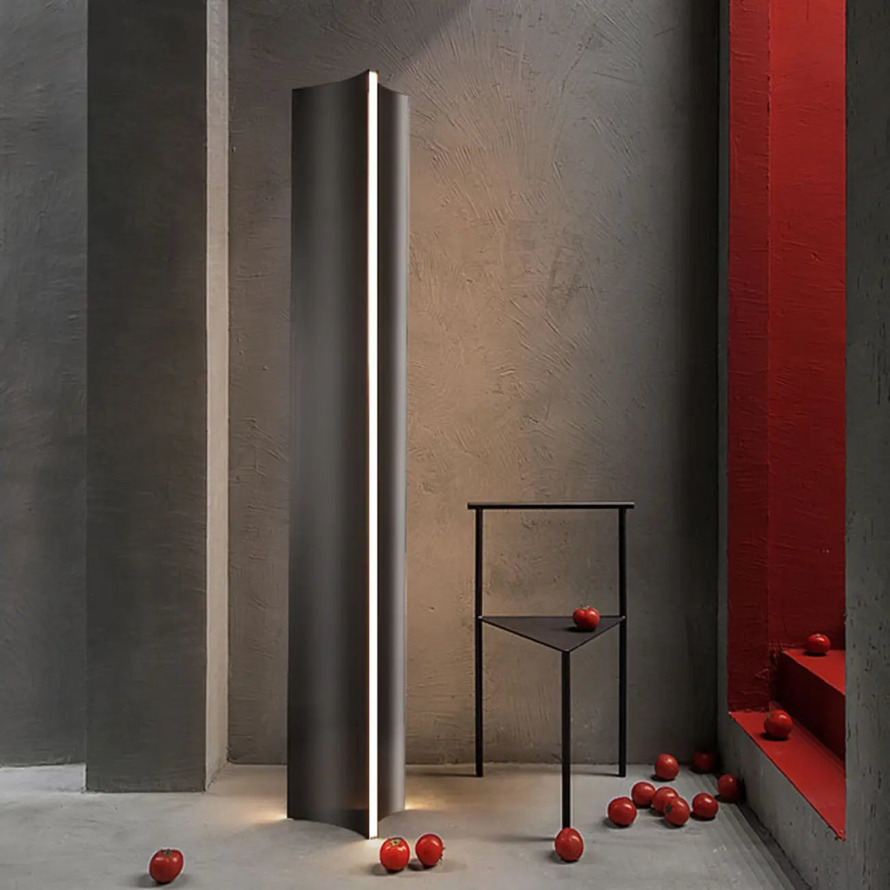 Lampadaire minimaliste en métal à intensité variable pour salon