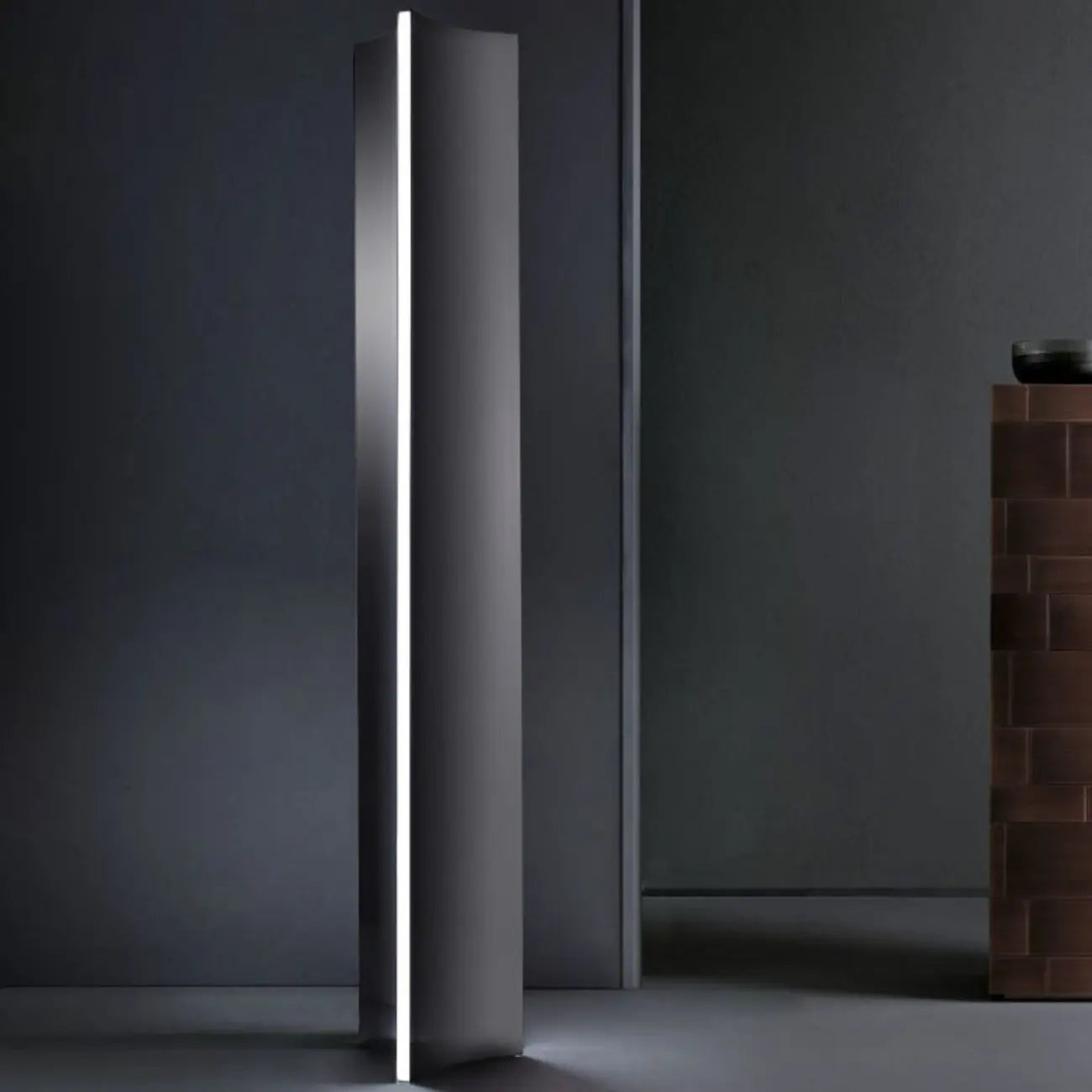Lampadaire minimaliste en métal à intensité variable pour salon