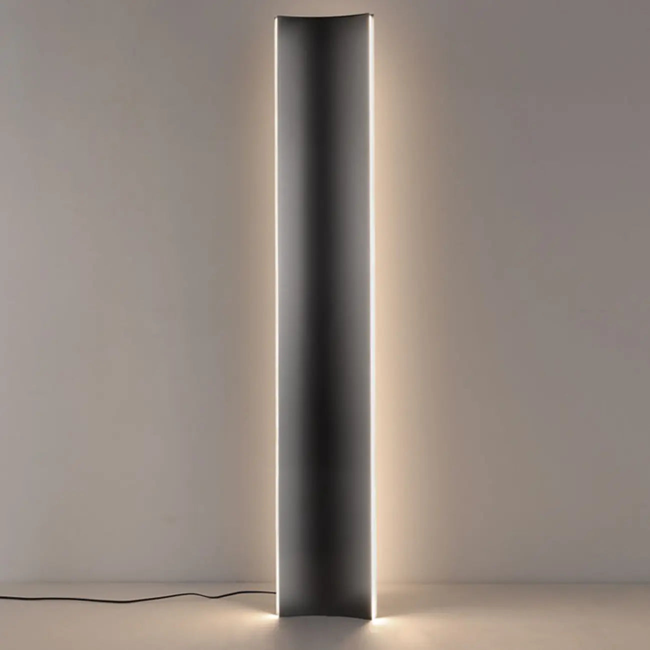 Lampadaire minimaliste en métal à intensité variable pour salon