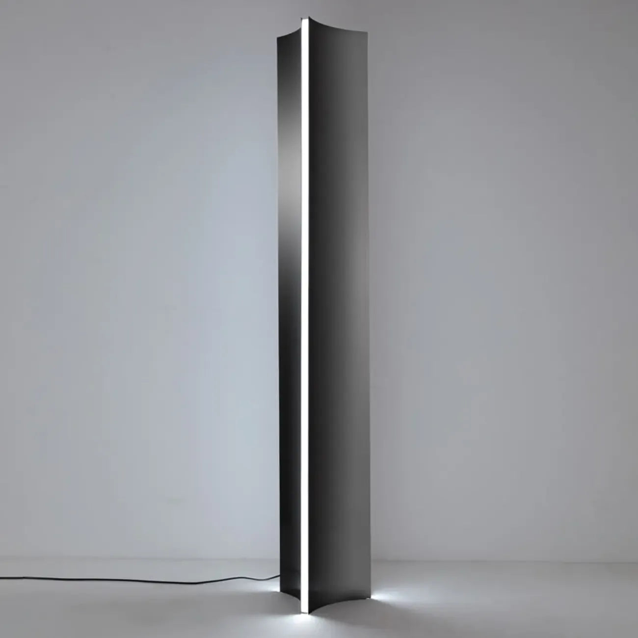 Lampadaire minimaliste en métal à intensité variable pour salon
