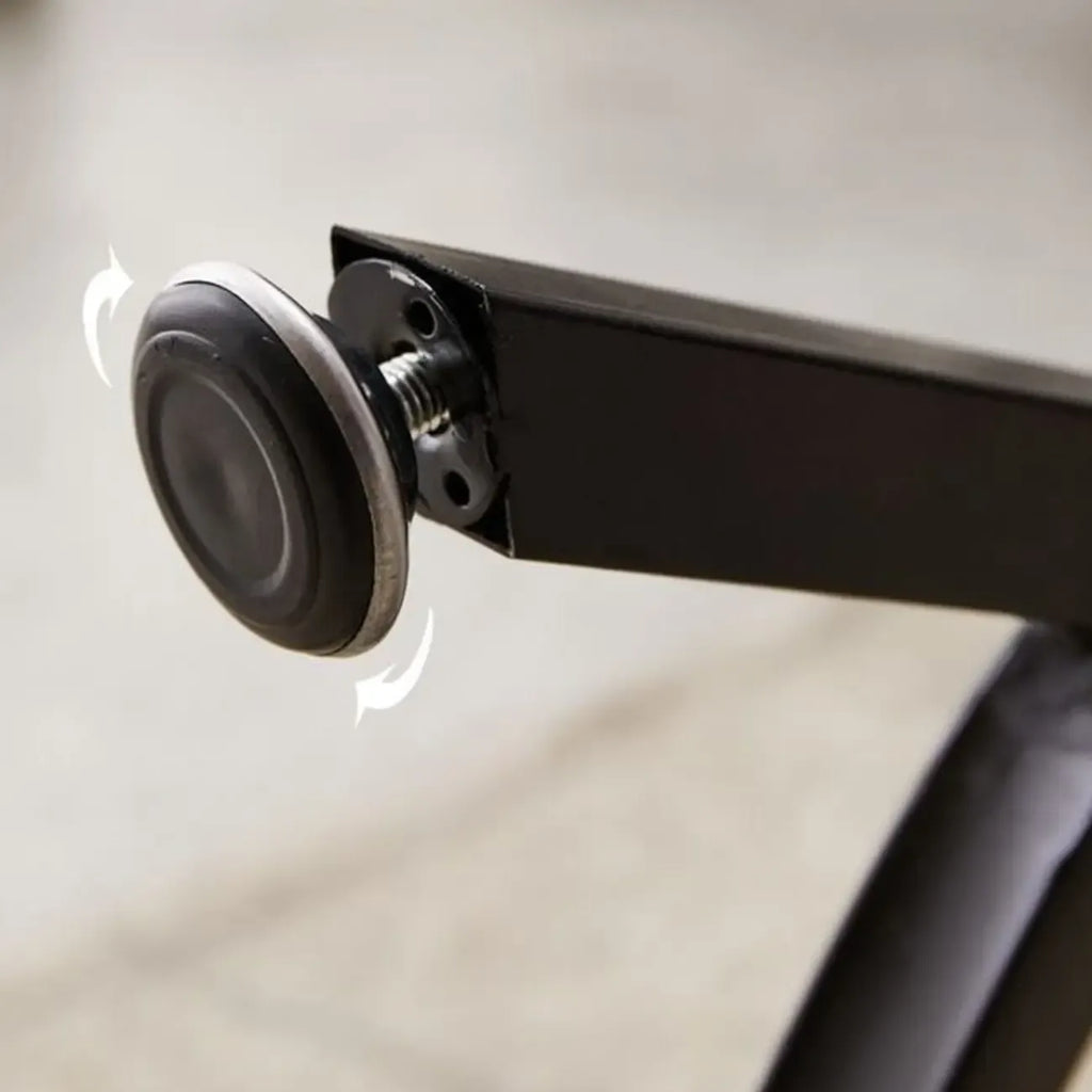 Tavolino a due ripiani a C in legno marrone con contenitore