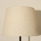 Lampadaire de table moderne en métal noir avec abat-jour en tissu beige