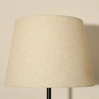 Lampadaire de table moderne en métal noir avec abat-jour en tissu beige