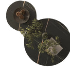 Table basse ronde minimaliste blanche avec plateau en pierre