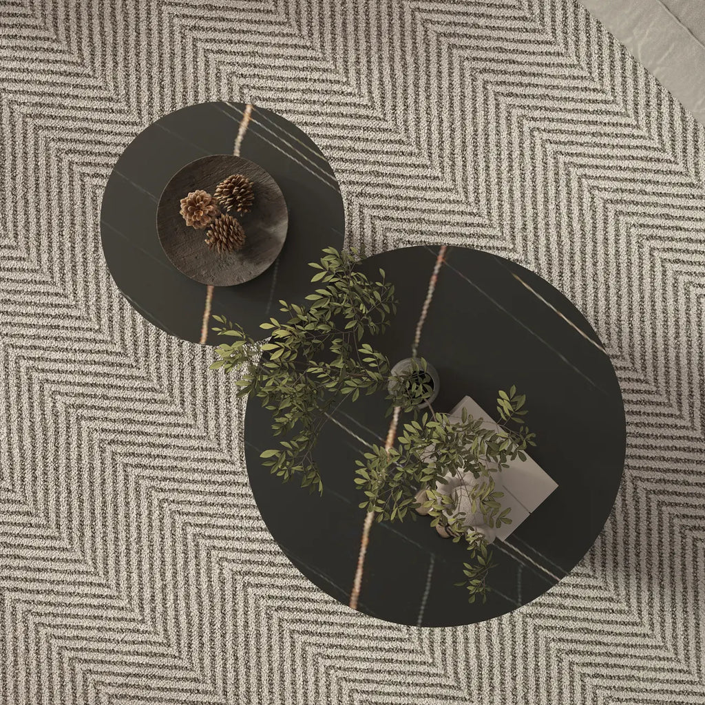 Table basse ronde minimaliste blanche avec plateau en pierre