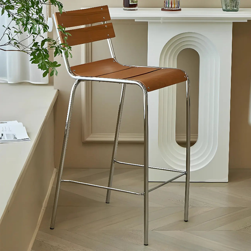Tabourets de bar industriels en bois avec structure métallique et dossier