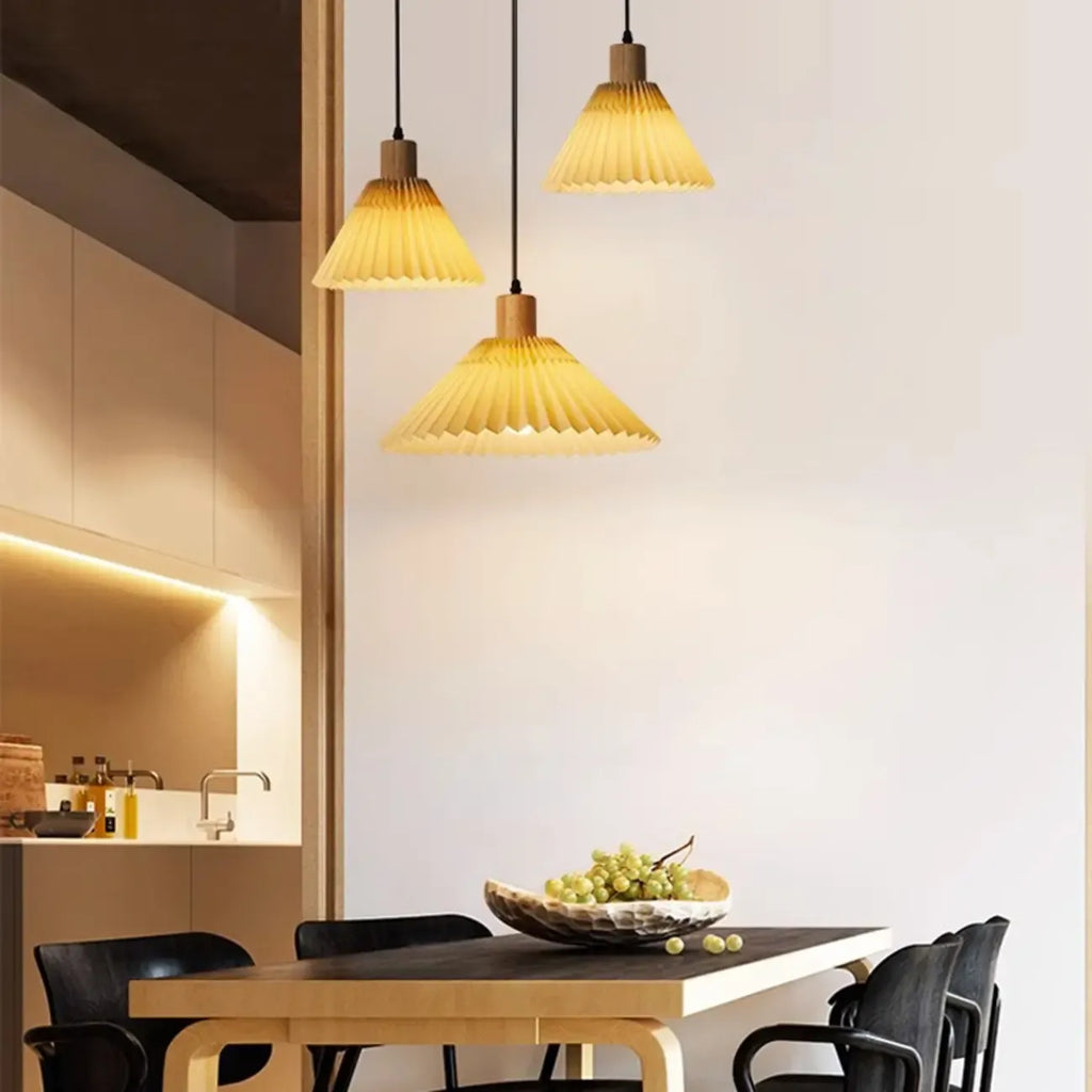 Suspension plissée beige moderne pour salle à manger