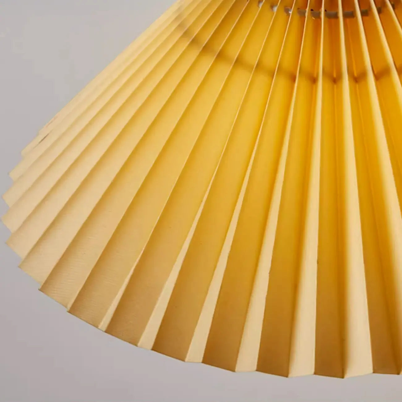 Suspension plissée beige moderne pour salle à manger