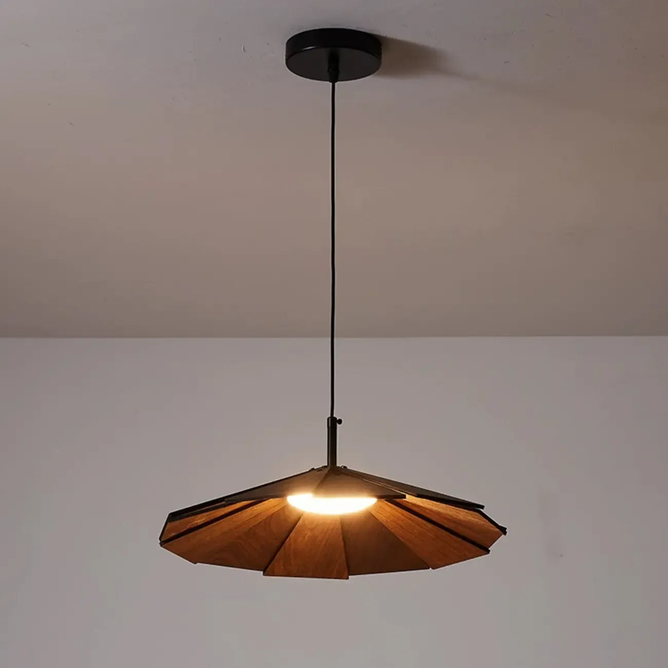Suspension ronde classique en bois avec abat-jour pour la maison
