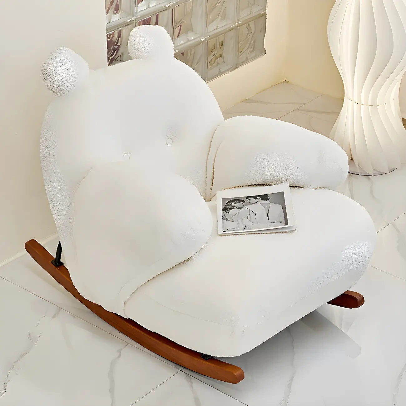 Joli fauteuil à bascule blanc rembourré avec repose-pieds pour l'intérieur
