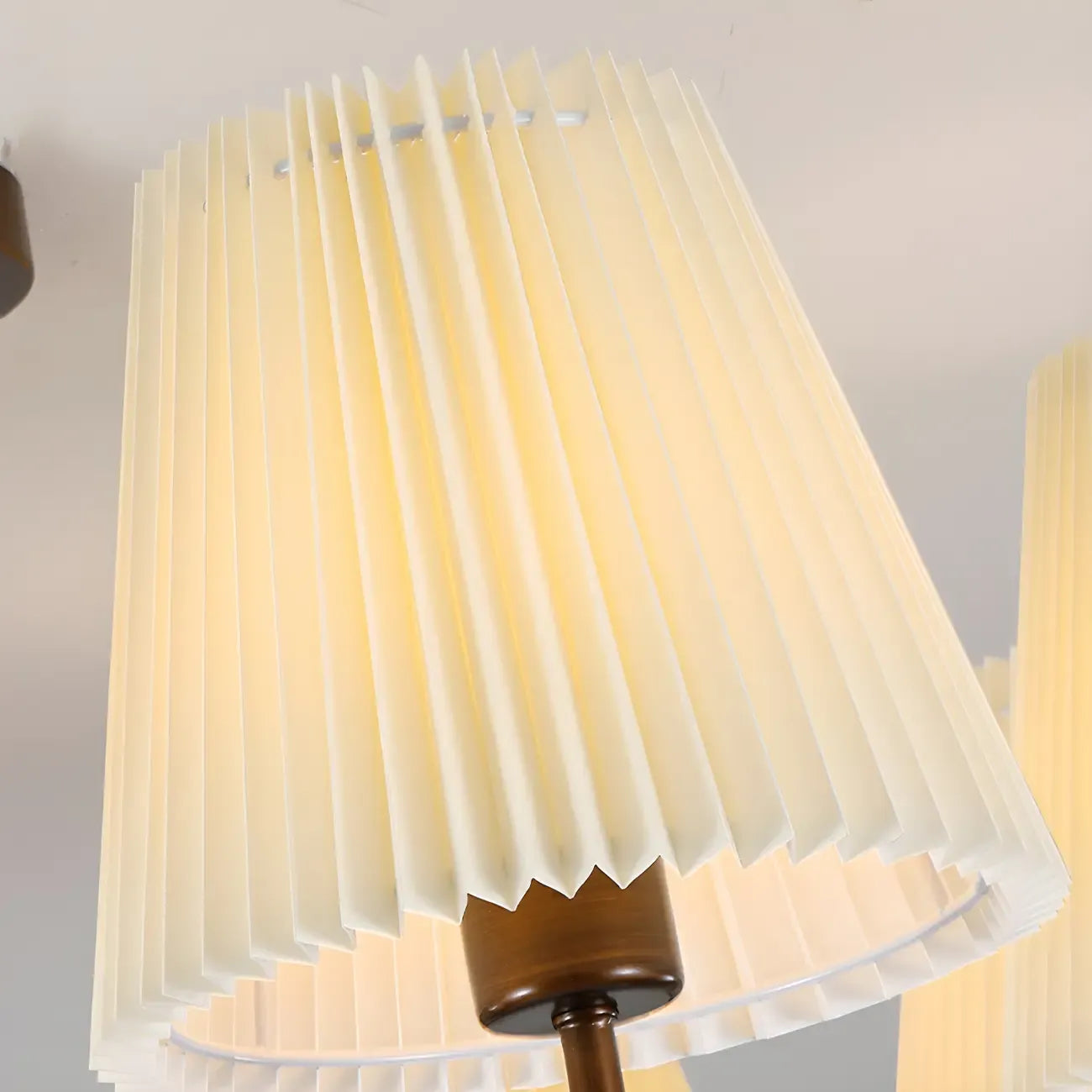 Lustre vintage en métal avec abat-jour en tissu pour salon