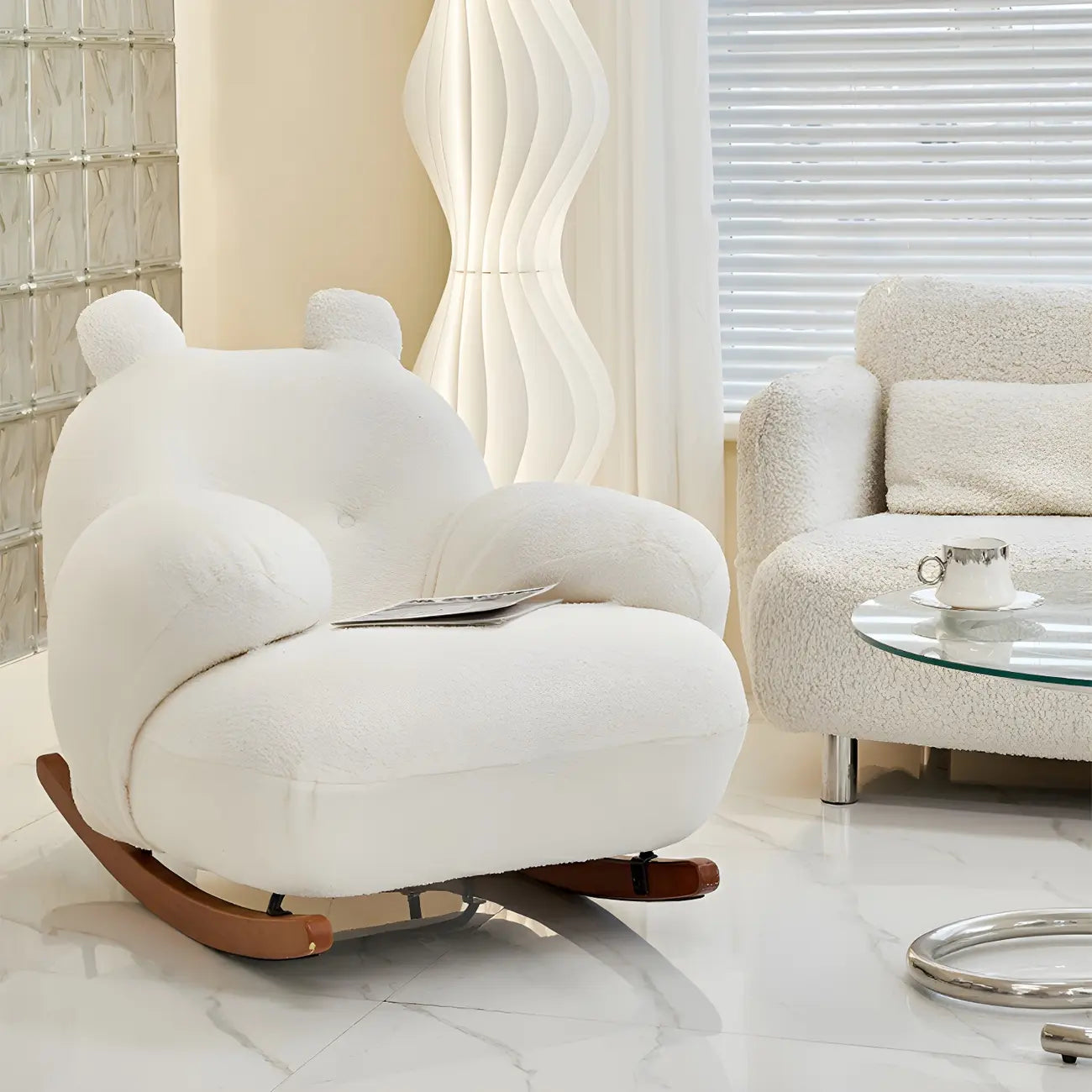 Joli fauteuil à bascule blanc rembourré avec repose-pieds pour l'intérieur