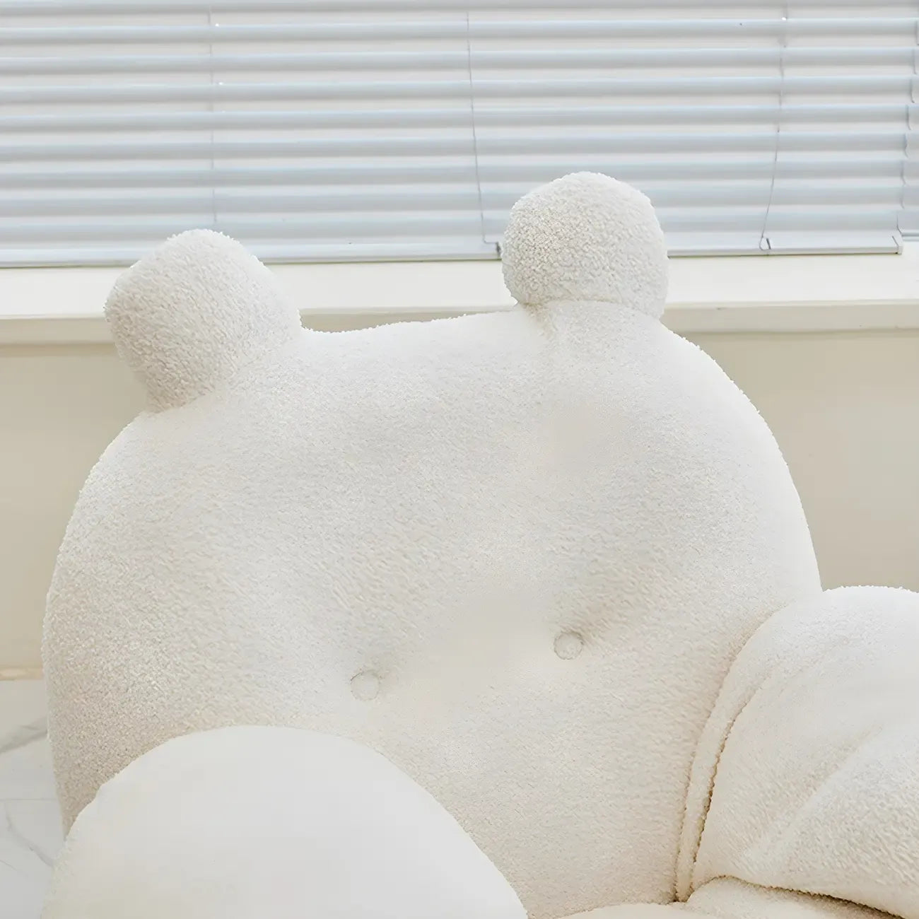 Joli fauteuil à bascule blanc rembourré avec repose-pieds pour l'intérieur