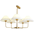 Lustre moderne doré avec abat-jour plissés pour salon