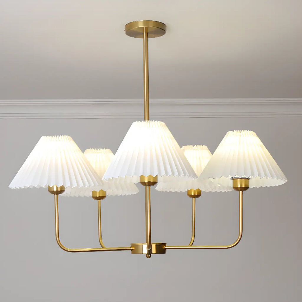 Lustre moderne doré avec abat-jour plissés pour salon