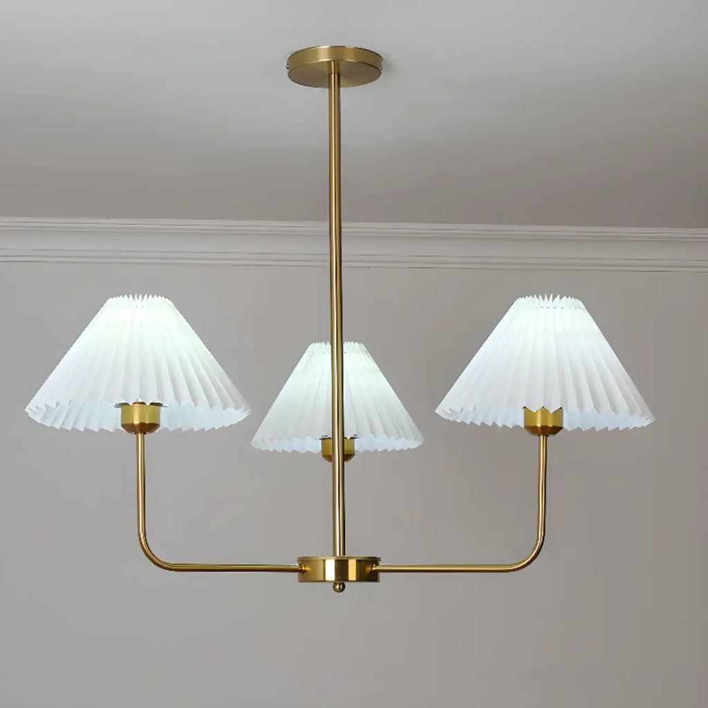 Lustre moderne doré avec abat-jour plissés pour salon