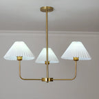 Lustre moderne doré avec abat-jour plissés pour salon