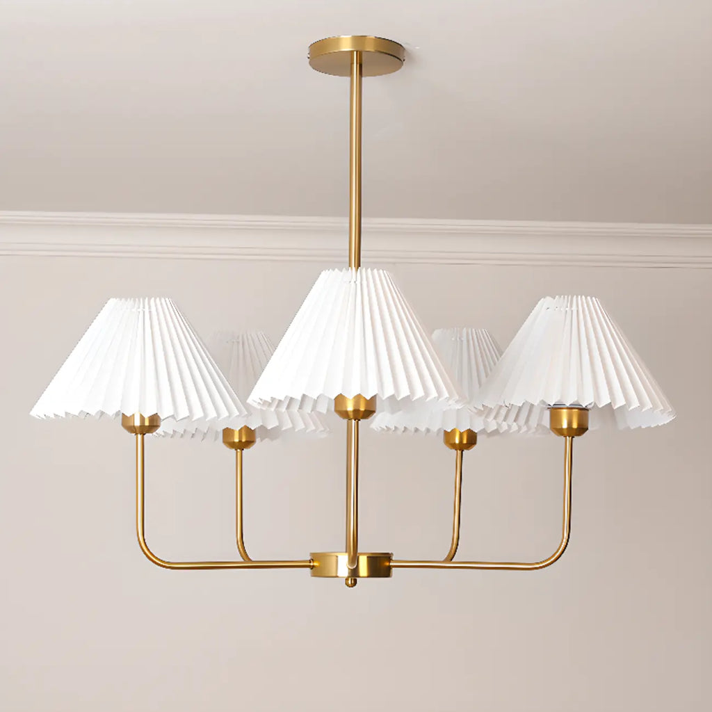 Lustre moderne doré avec abat-jour plissés pour salon