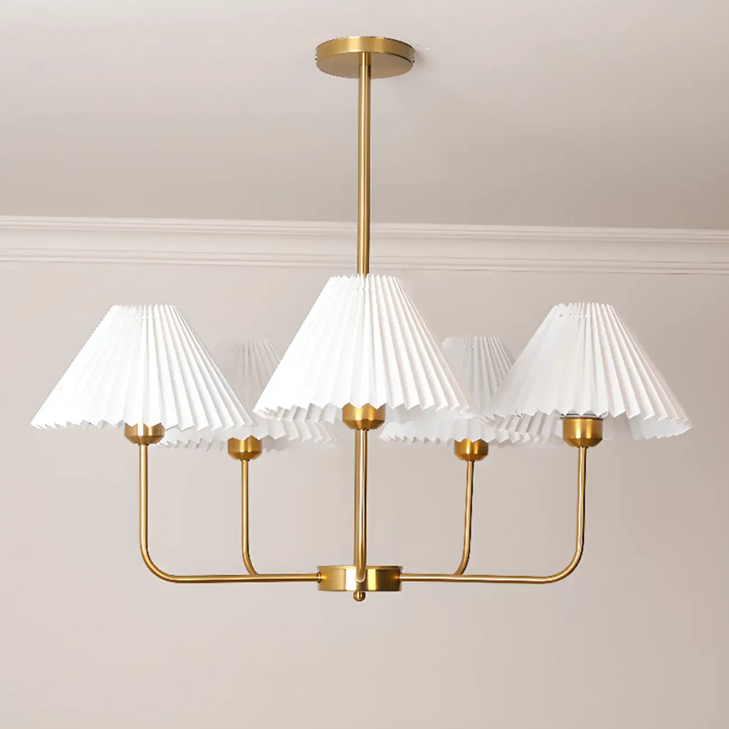 Lustre moderne doré avec abat-jour plissés pour salon