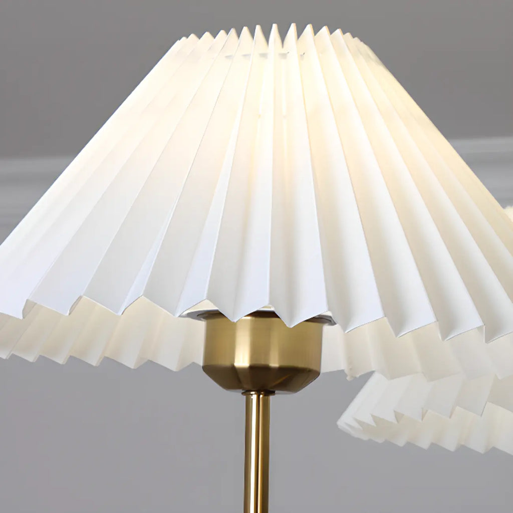 Lustre moderne doré avec abat-jour plissés pour salon