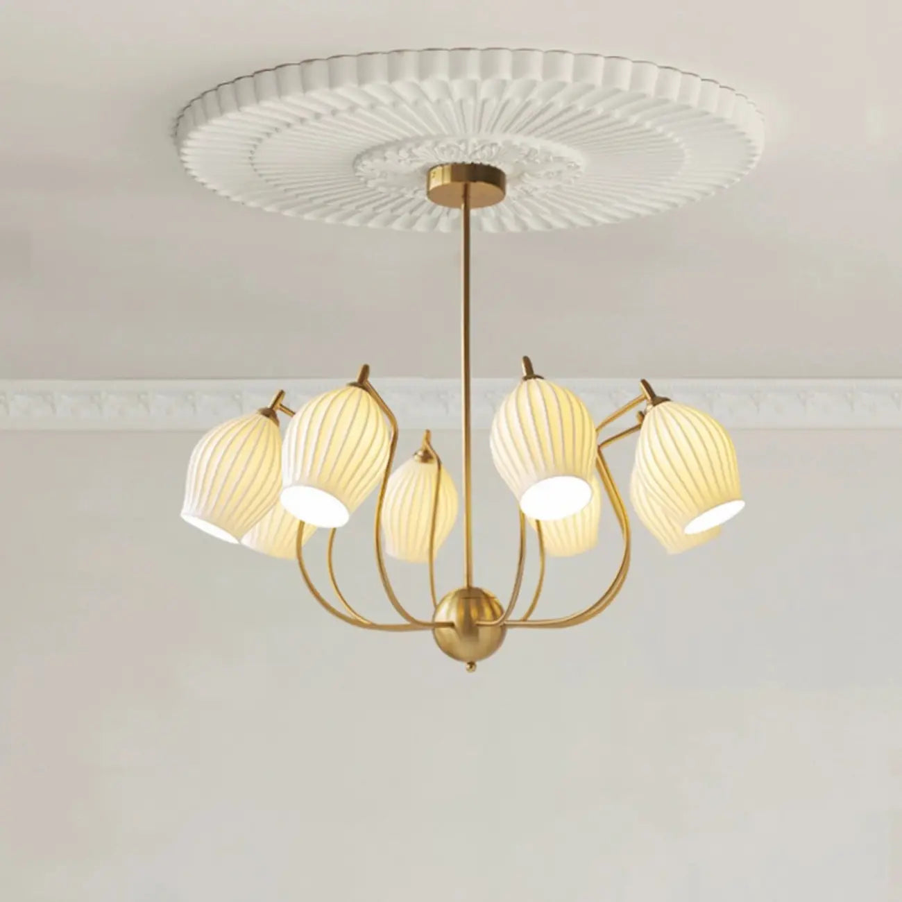 Lustre moderne et élégant en verre blanc pour salon
