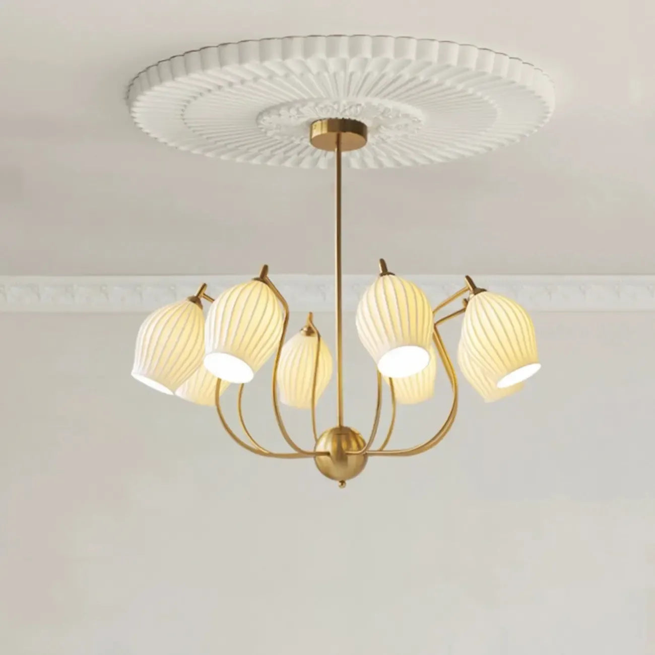 Lustre moderne et élégant en verre blanc pour salon