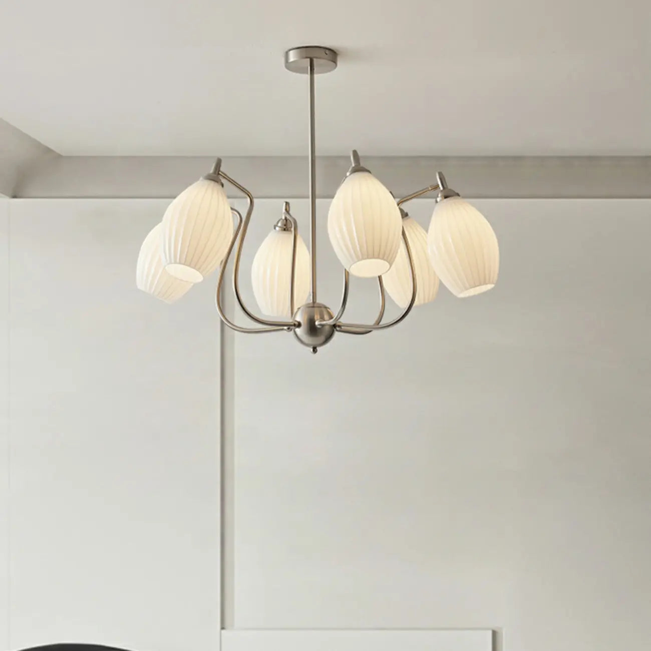 Lustre moderne et élégant en verre blanc pour salon