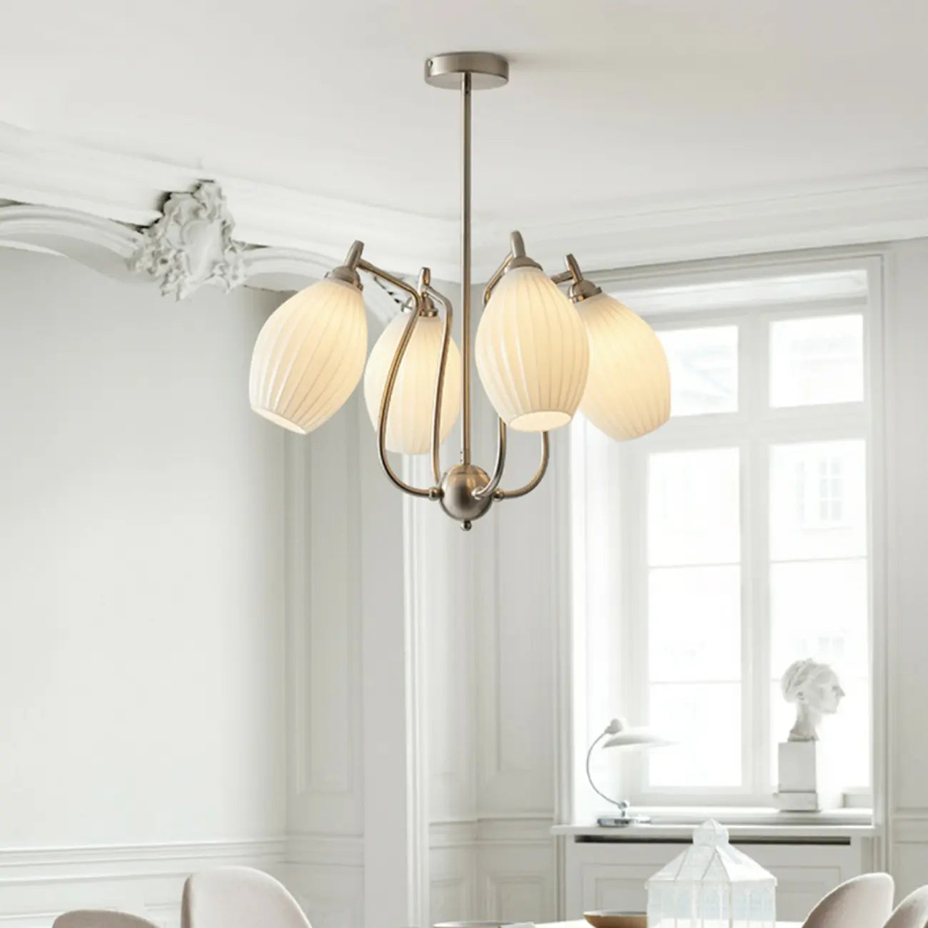 Lustre moderne et élégant en verre blanc pour salon
