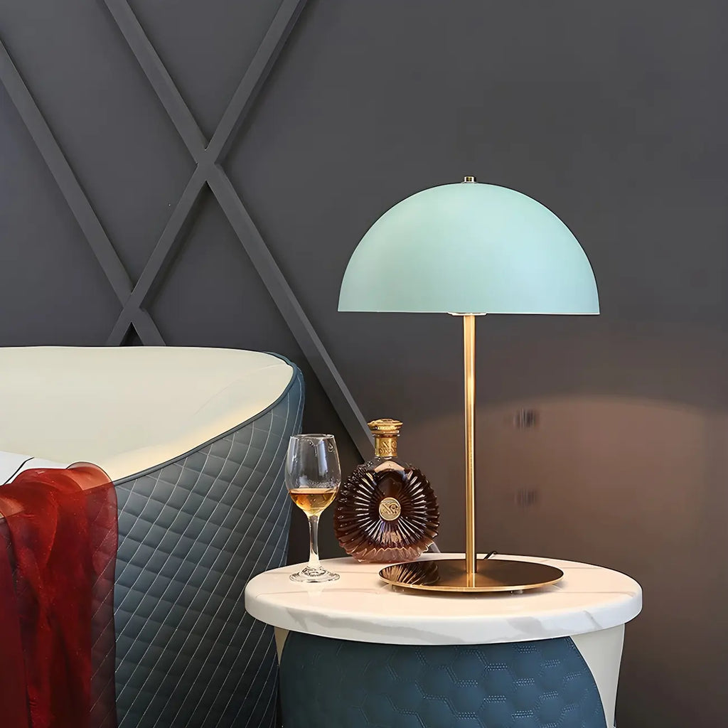 Lampe de table électrique à brancher, abat-jour en métal Macaron Iron Dome, en forme de dôme.