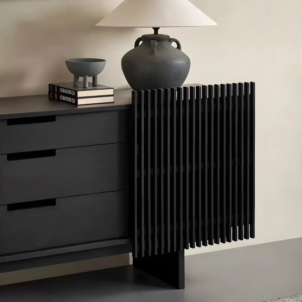 Buffet en bois noir avec portes coulissantes et tiroirs
