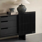 Buffet en bois noir avec portes coulissantes et tiroirs