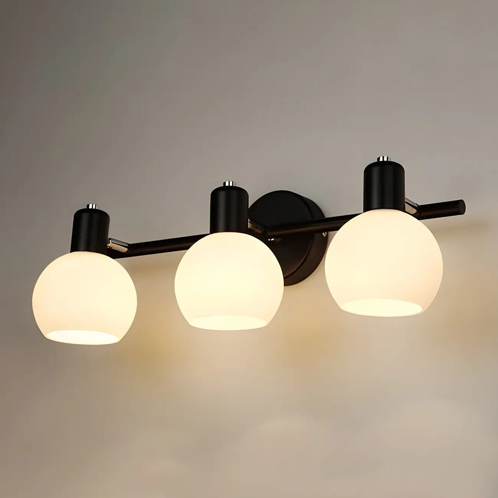 Applique murale moderne à 3 têtes noires avec abat-jour en verre blanc