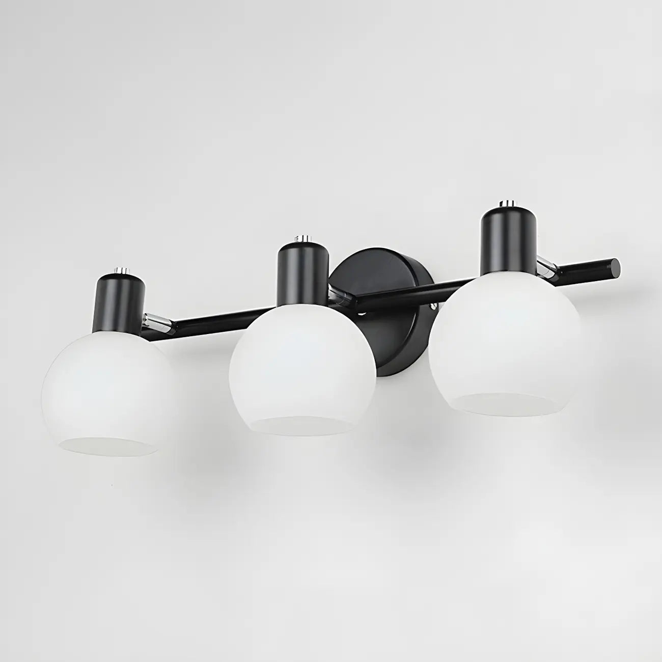 Applique murale moderne à 3 têtes noires avec abat-jour en verre blanc