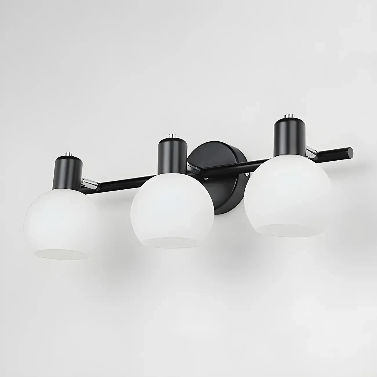 Applique murale moderne à 3 têtes noires avec abat-jour en verre blanc