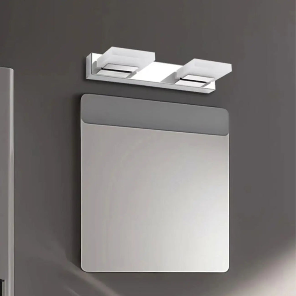 Applique murale minimaliste argentée à 3 lumières en acier inoxydable pour salle de bain