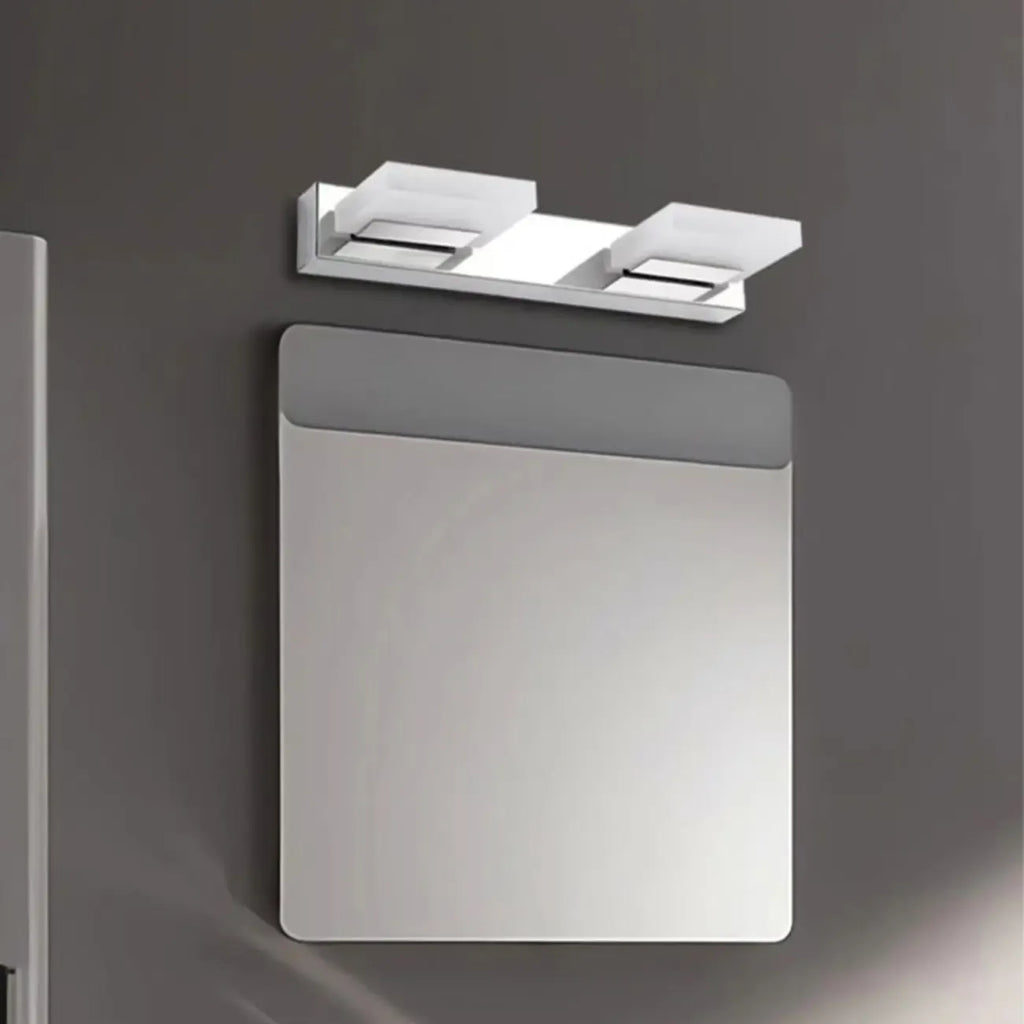 Applique murale minimaliste argentée à 3 lumières en acier inoxydable pour salle de bain