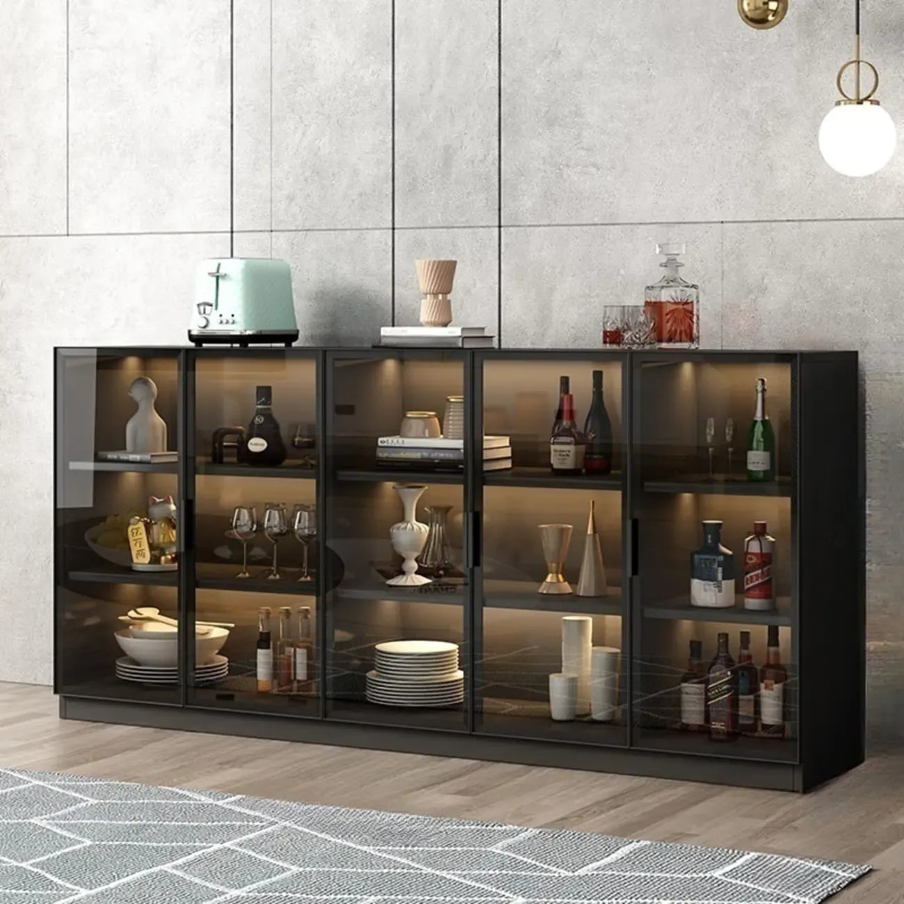 Buffet moderne en bois noir avec portes vitrées