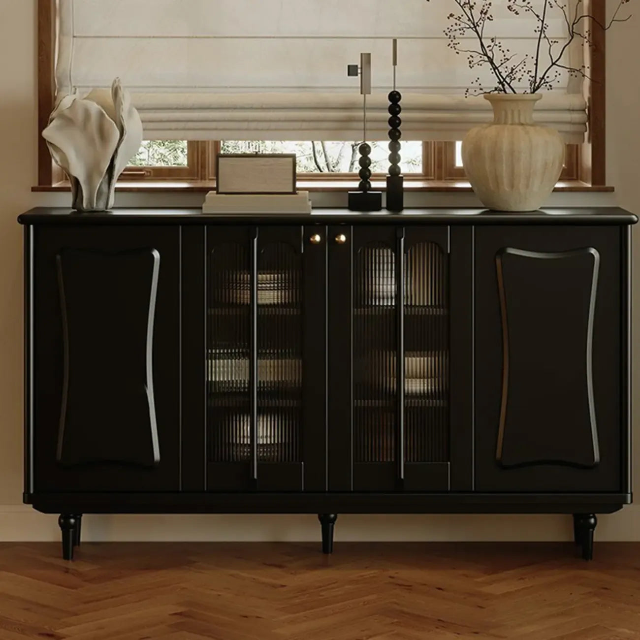 Buffet médiéval en bois noir avec étagères