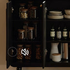 Buffet médiéval en bois noir avec étagères