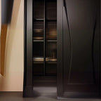 Buffet médiéval en bois noir avec étagères