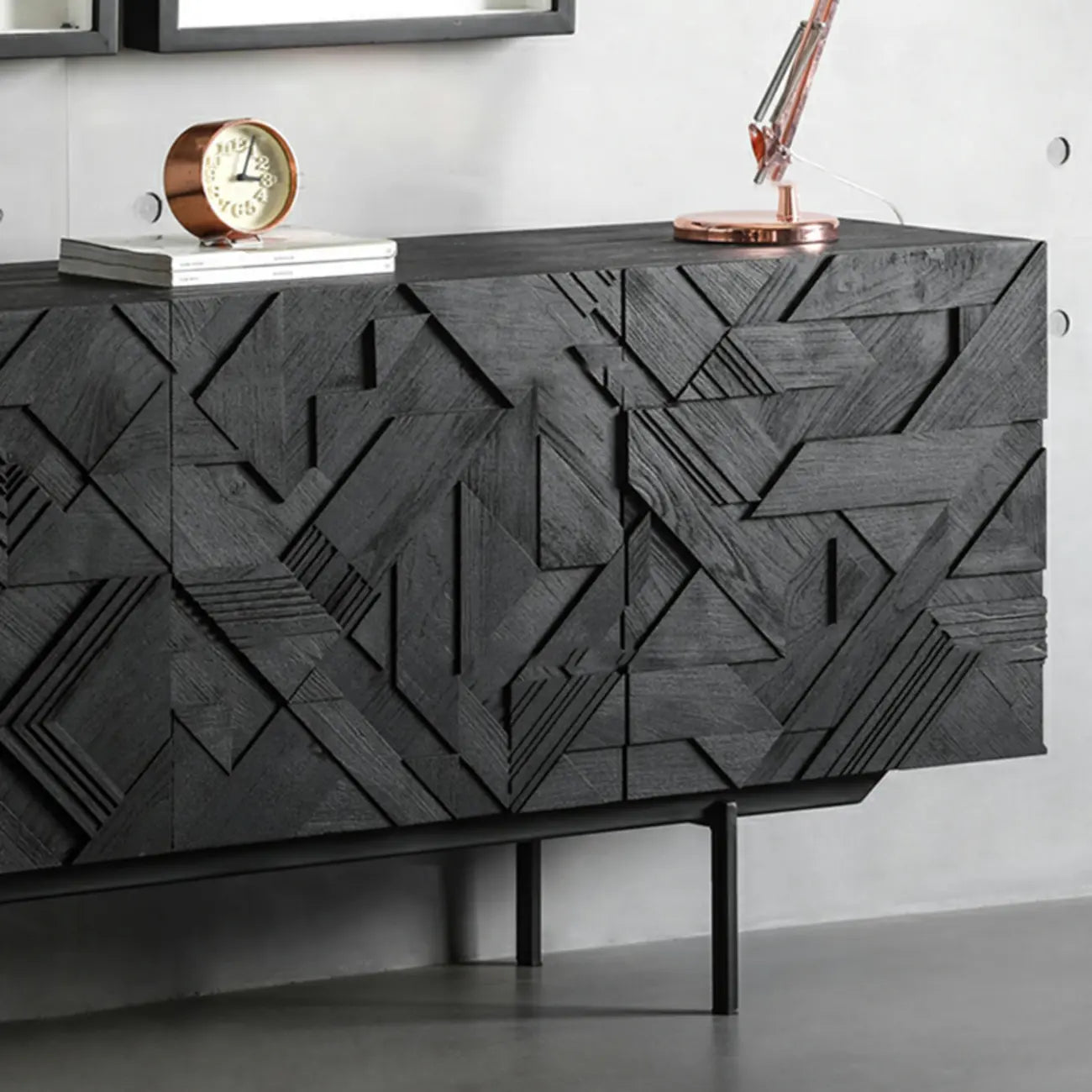 Buffet moderne en bois noir géométrique avec placards