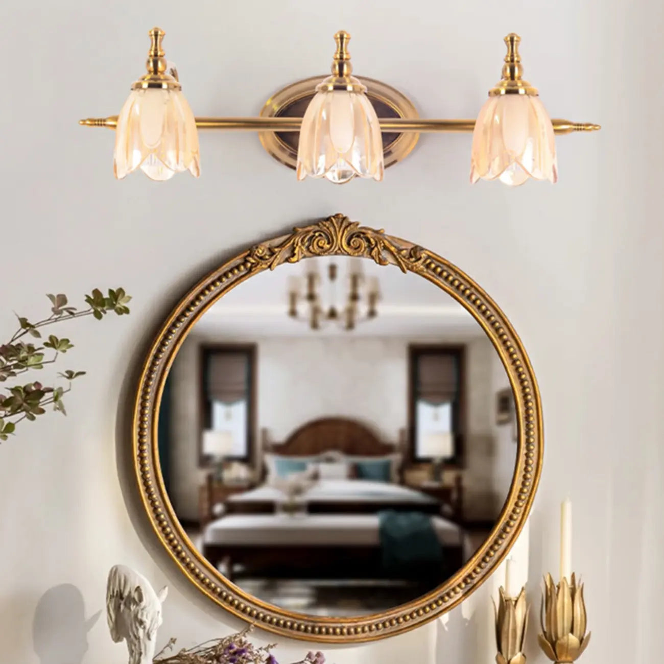 Lampada da bagno moderna in metallo con paralume in vetro floreale