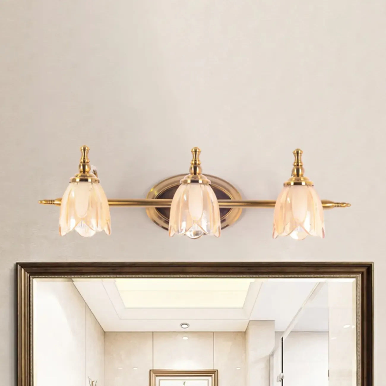 Lampada da bagno moderna in metallo con paralume in vetro floreale